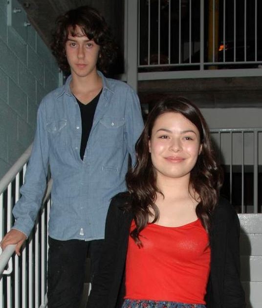 NaTa! MIRANDA COSGROVE Y NAT WOLFF