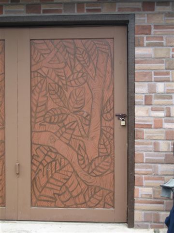 [carved_door.JPG]