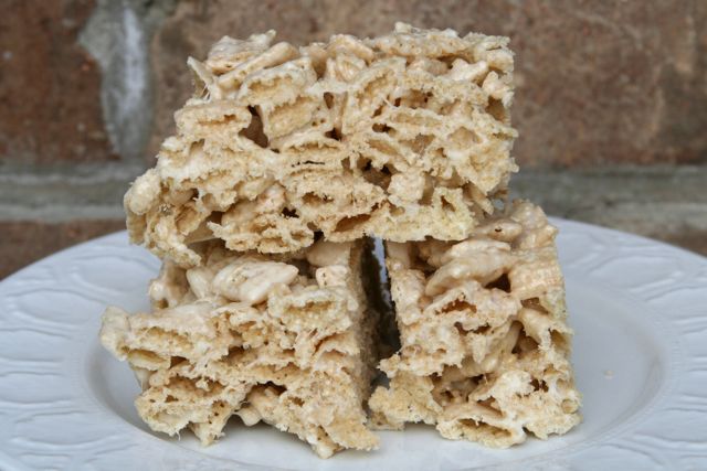 Delectalicious!: Rice Crispy Treats using Rice Chex