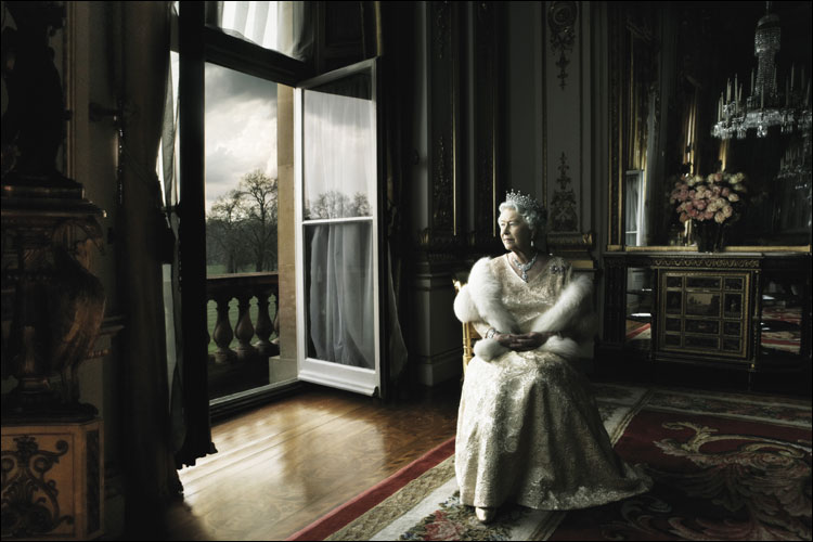 [ElisabethII+by+Anne+Leibovitz.jpg]