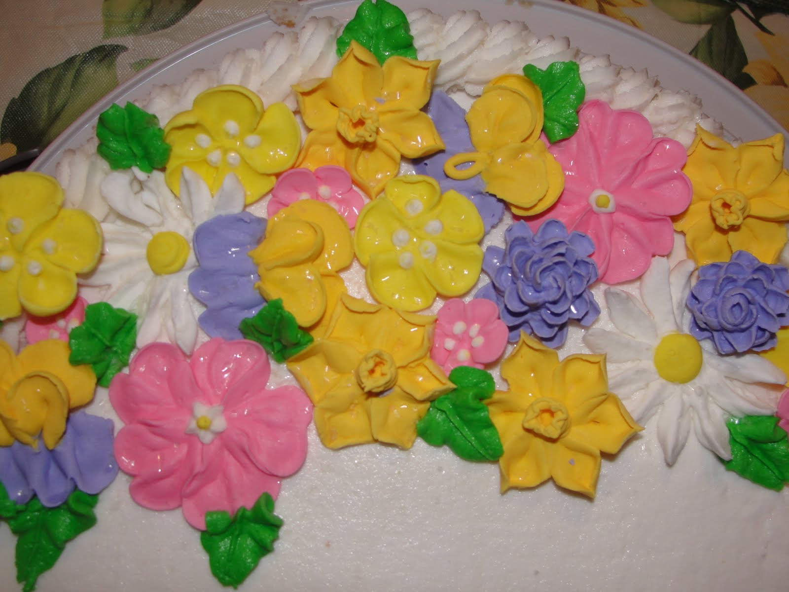 Learning to Make Cakes! Royal Icing Flower Cake