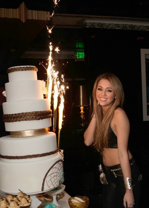 Blog de las Celebridades ! Miley cyrus no es novia de Mike posner.
