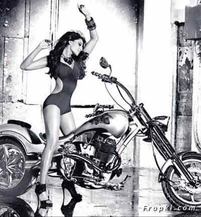 Wallpaper World: Hottie babes on bikes