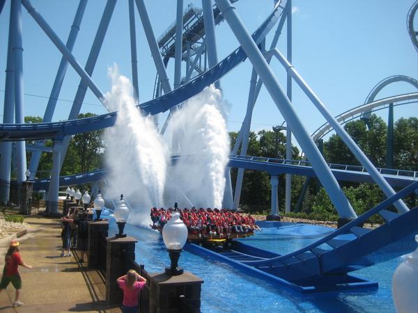 Griffon-Coaster-Water-Splash.jpg
