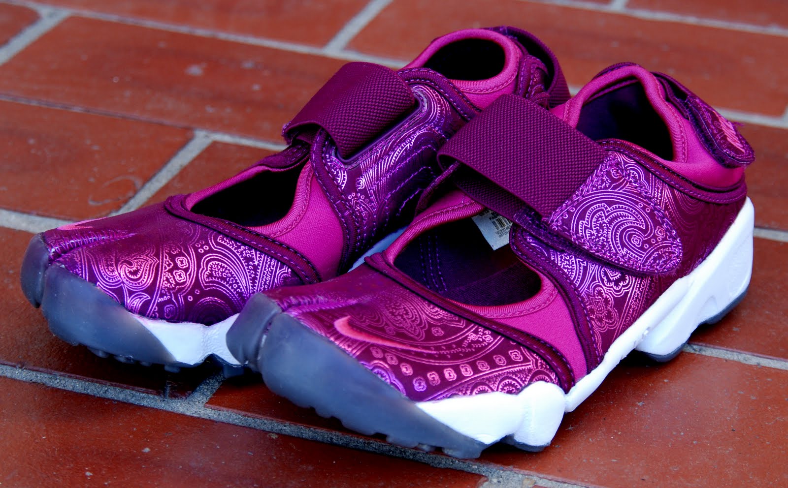 nike women's summer shoes