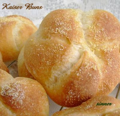 kaiser roll by knot shaping