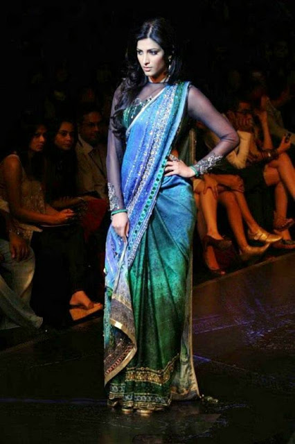 Pictures, Images, Fashion :Shruthi Hasan's Ramp Walk On Lakme Fashion Show