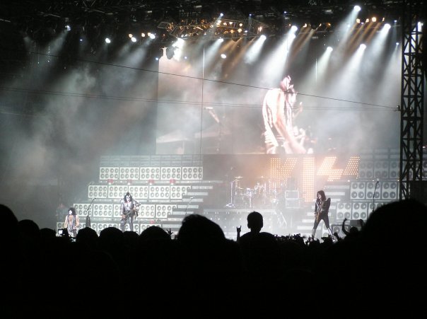 [6374_235145770650_825000650_7786931_5457510_n.jpg]