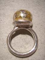 anillo fino con decoraciones en oro   Anillo fino con decoraciones en oro