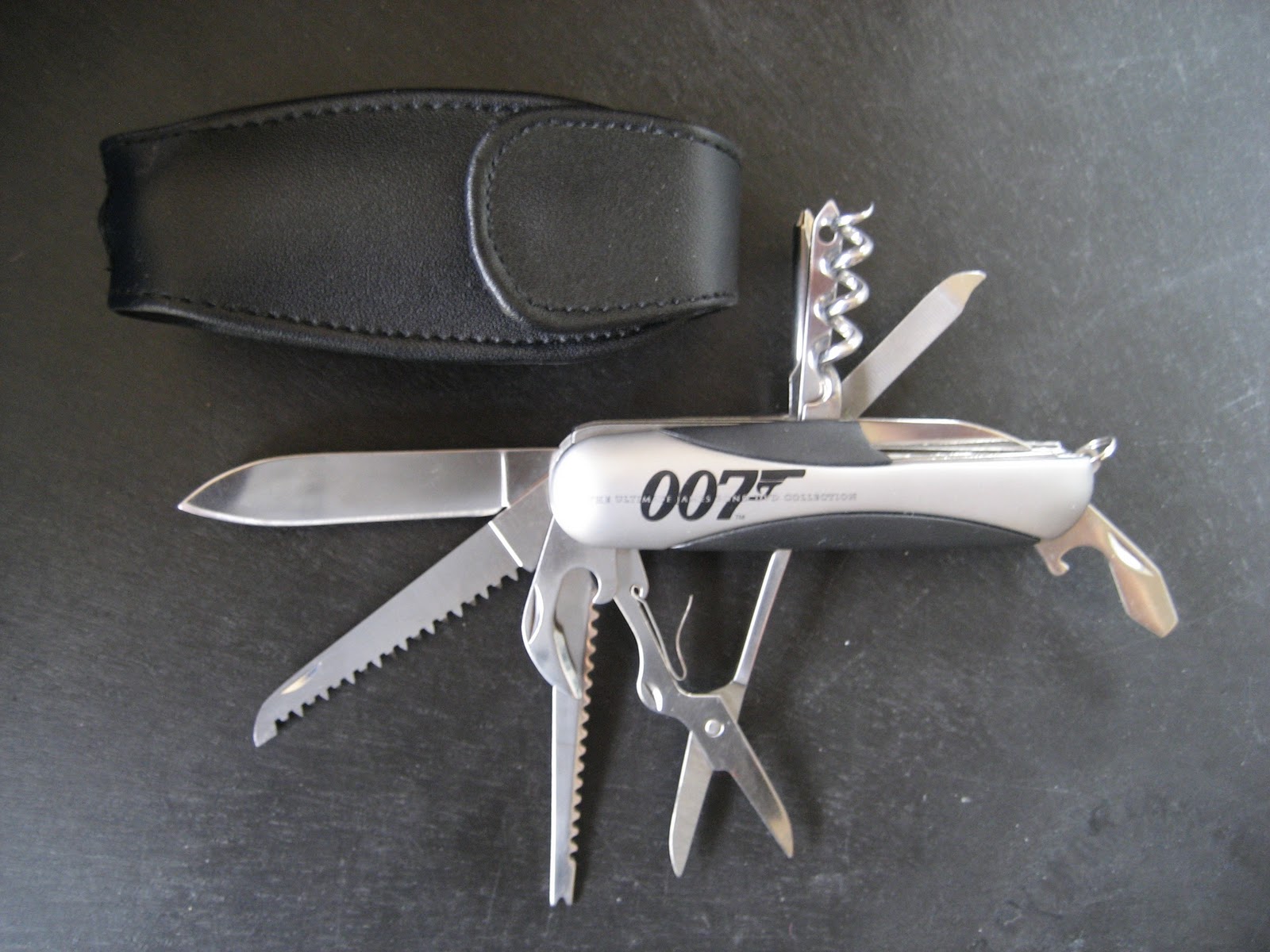 James Bond Collectibles Pocketknife