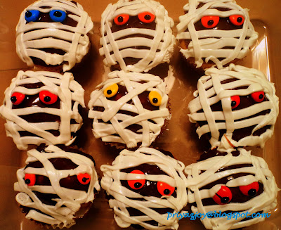 A few of my favorite things: 69: Scary Mummy Cupcakes