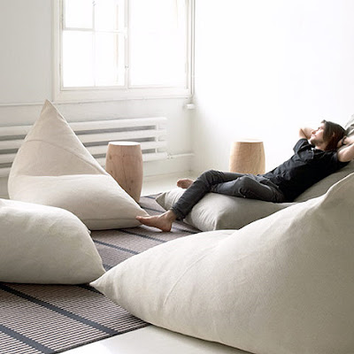 Hallready The Art Of Display Ideas On What To Exhibit And How Designer Ulla Koskinen Of Woodnotes Design Team Has Added Meaning And Comfort To Sculptural Seating With Her Lounge Chairs My Roo