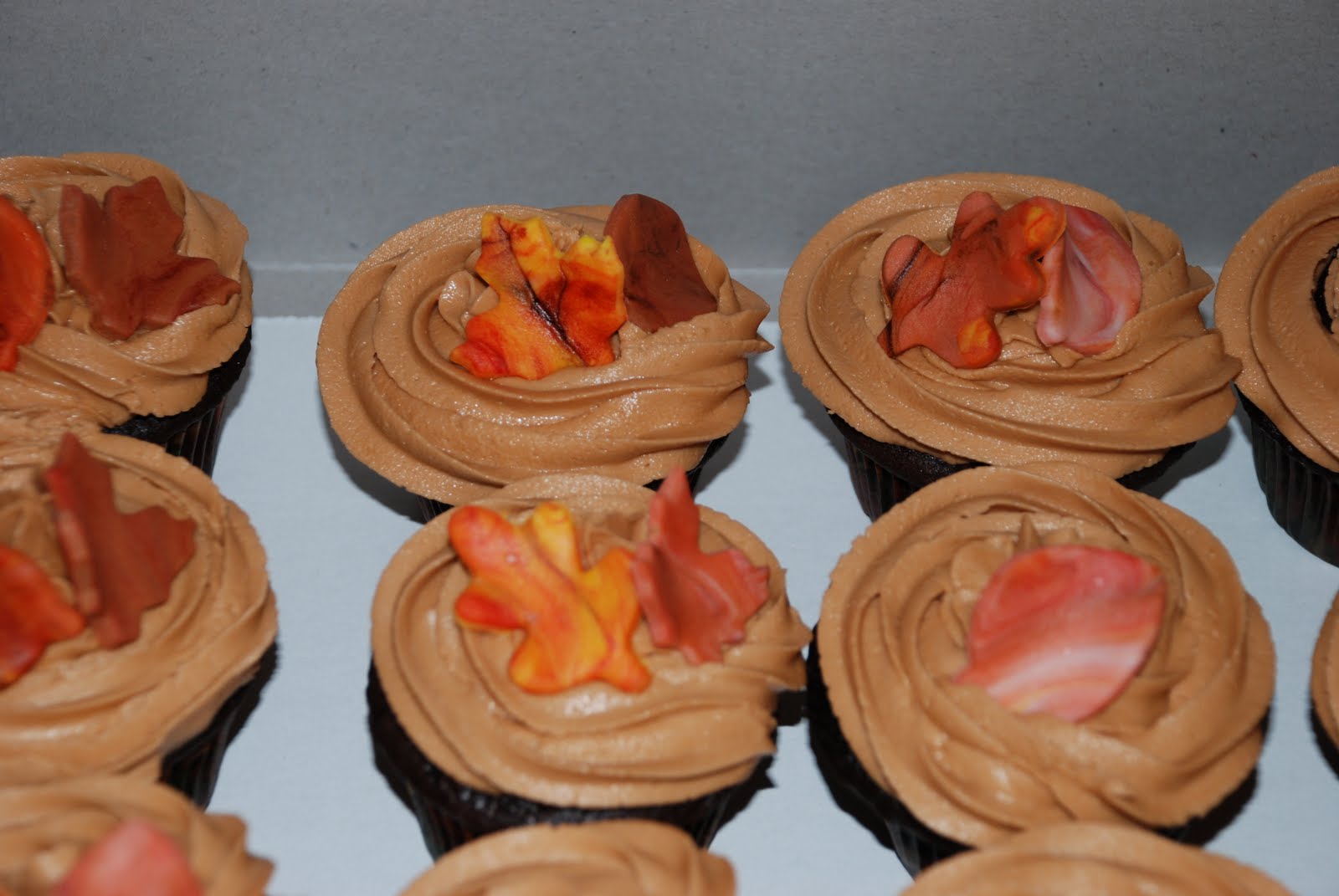 All Things Crafty and Delicious: Fall Leaf Cupcakes