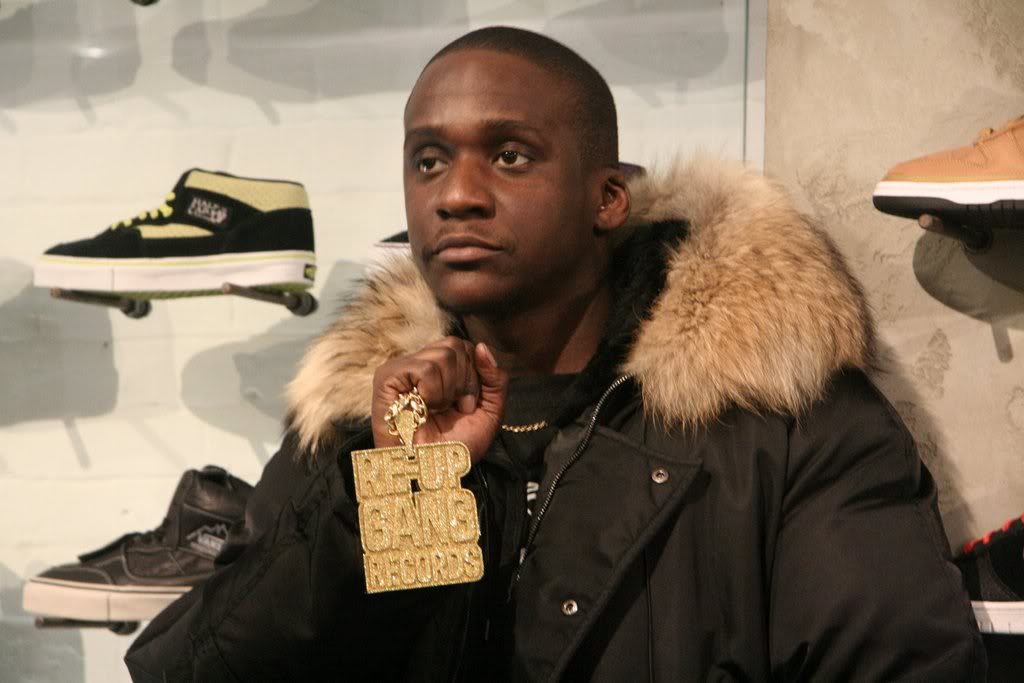 EXIT 8 MUSIC GROUP PRESENTS...YOU SEE THAT CHAIN ?!!!! Malice ( Clipse