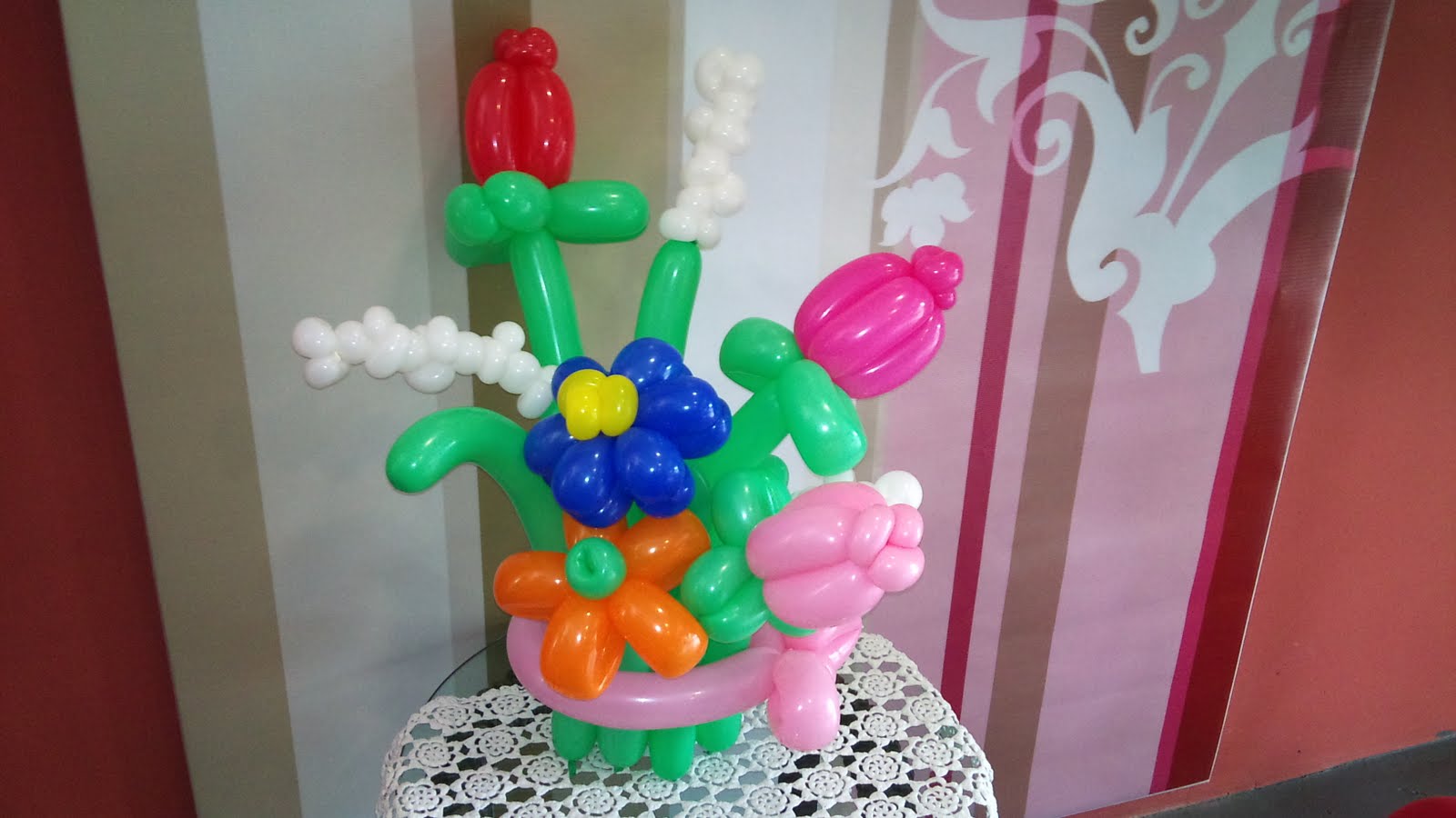 Balloon decorations for weddings, birthday parties, balloon sculptures