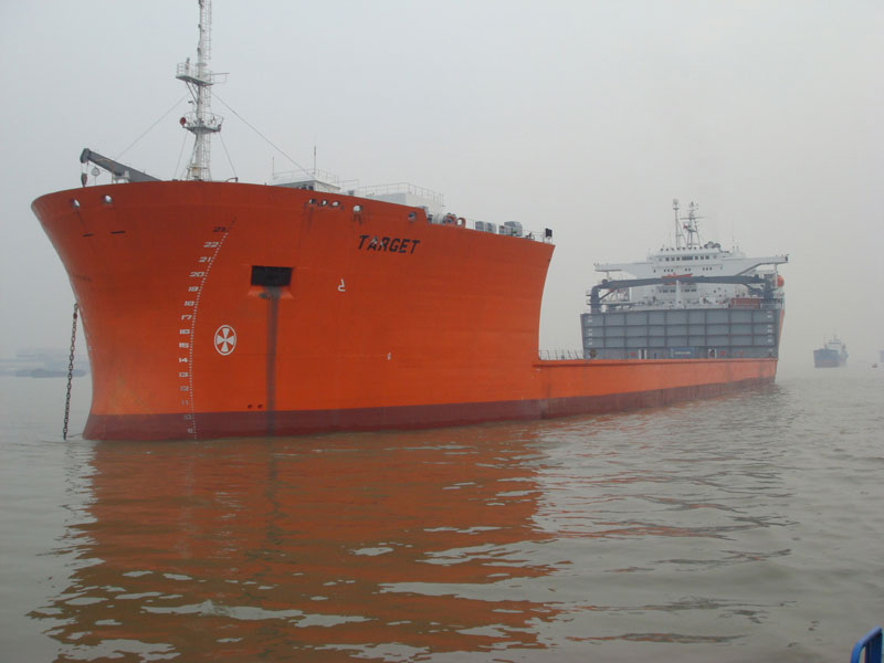 TARGET Characteristics and pictures of a new ship entering Rotterdam