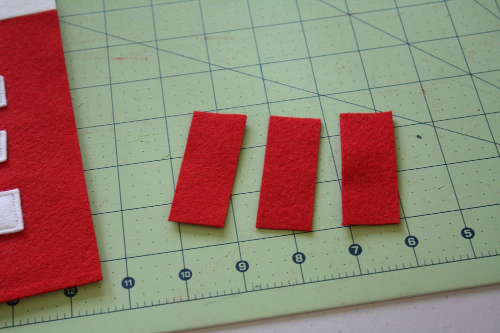 LOVE felt wall hanging tutorial