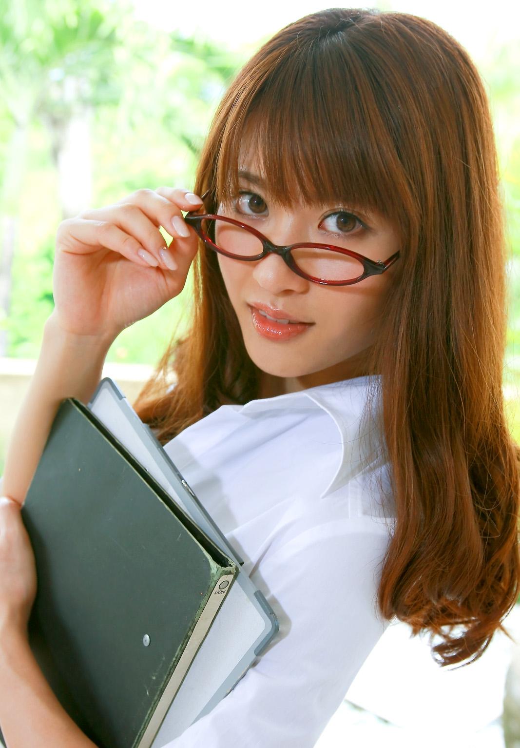 Our Glasses Saki Yamaguchi closeup