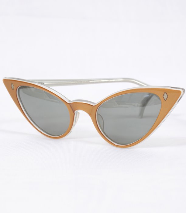 [vintage+sunglasses+-+holiday+horn+rim+-+www.ShopCurious.com.jpg]