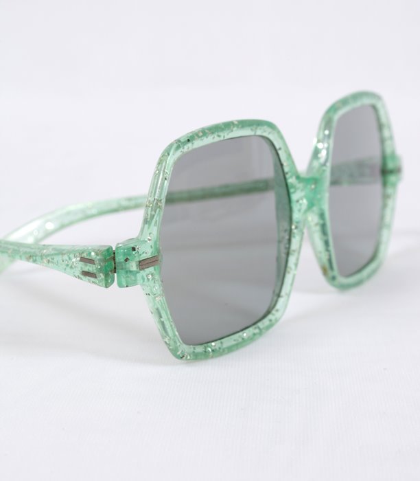 [vintage+sunglasses+-+glittering+green+waters+-+www.ShopCurious.com.jpg]