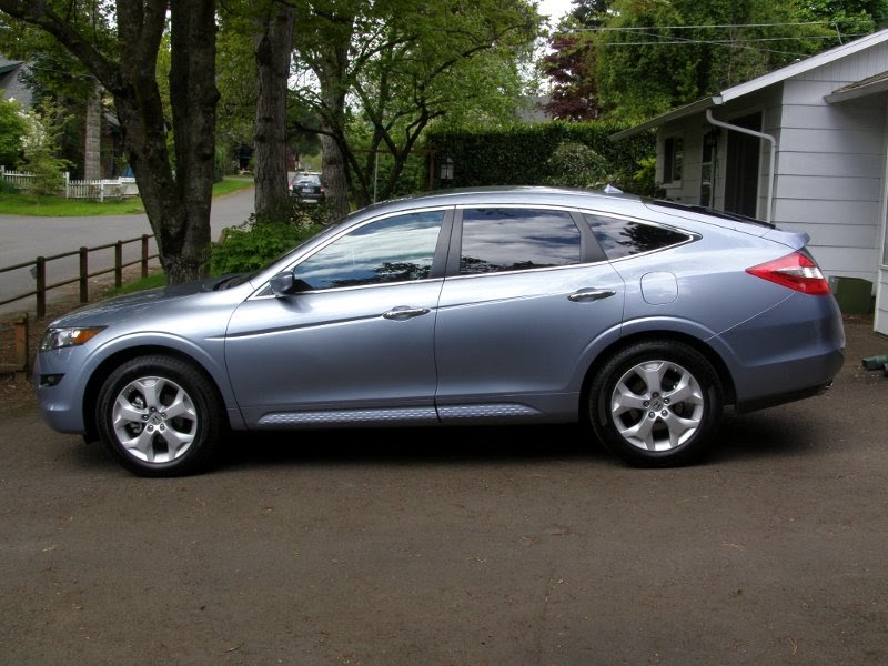 A bit bigger: 2010 Honda Accord Crosstour 2WD EX-L NAV— The return of