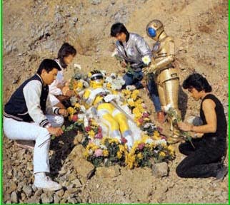 sentai thuy trang power super death rangers mika ranger died scene episode peace koizumi memory funeral sean akizuki fan effort