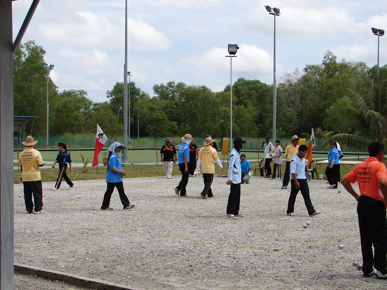 Di Gelanggang Petanque (Semasa Perlawanan Dijalankan-17hb Julai 2010))