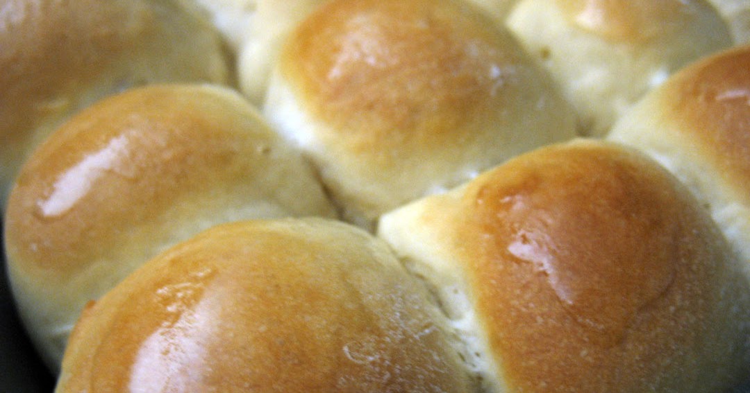 Frieda Loves Bread Hot, Buttery Dinner Rolls