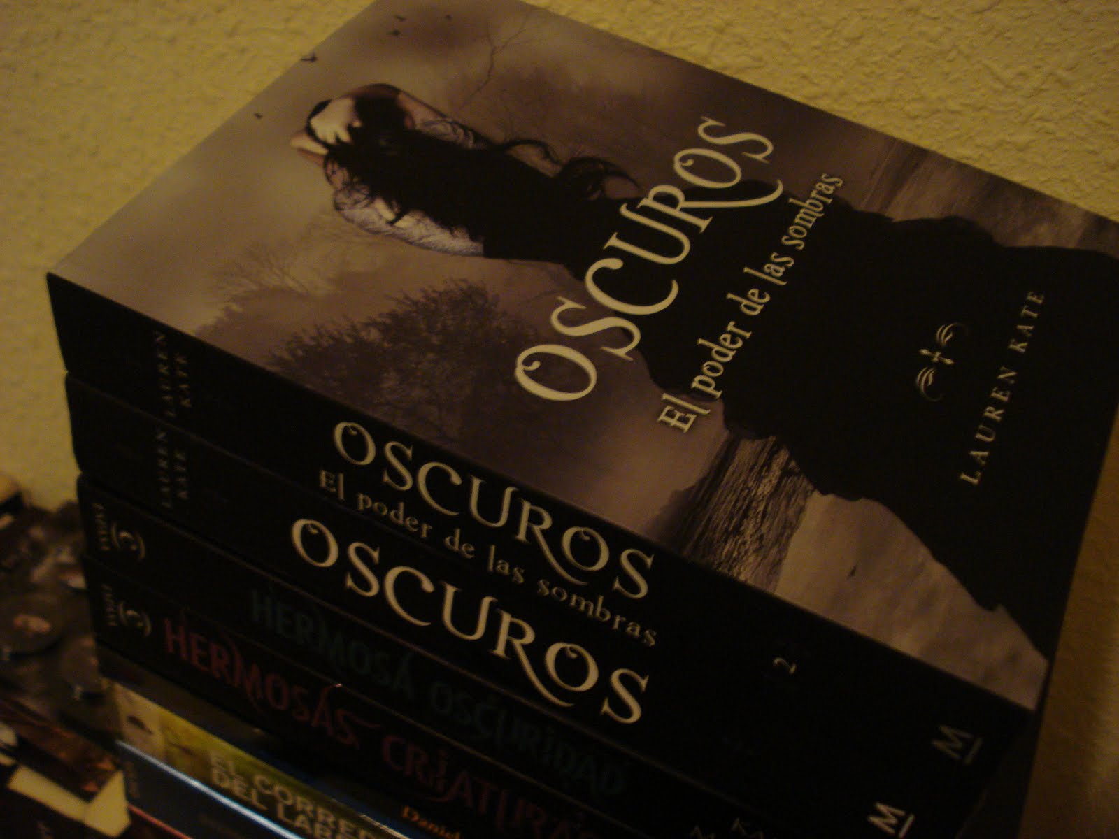 Saga Oscuros Mi ejemplar de Oscuros el Poder de las Sombras