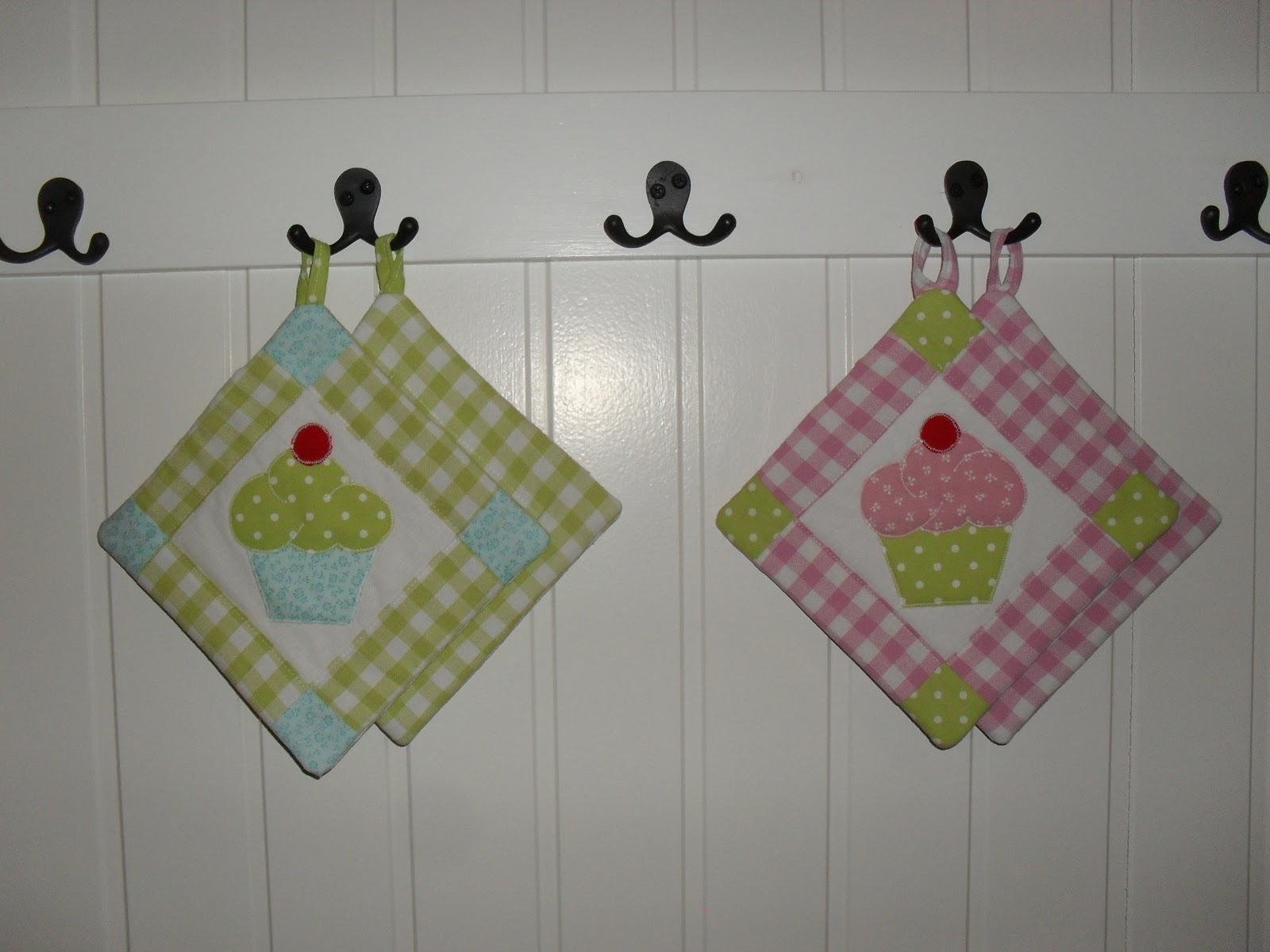 catarinas-patchwork-sytt-och-sm-tt-grytlappar-i-lappteknik-med