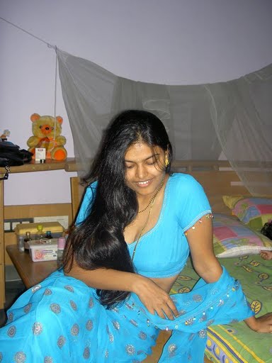 Desi V Desi Housewifes Hot Housewife Posing On Camera Part 01