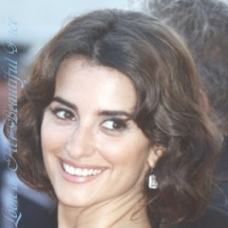 Penelope Cruz Beautiful Face and Her Thick Eyebrows