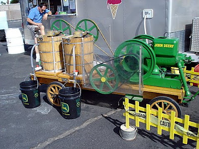 THE HAPPY CAMPERS: POPPIN’ JOHNNY ICE CREAM
