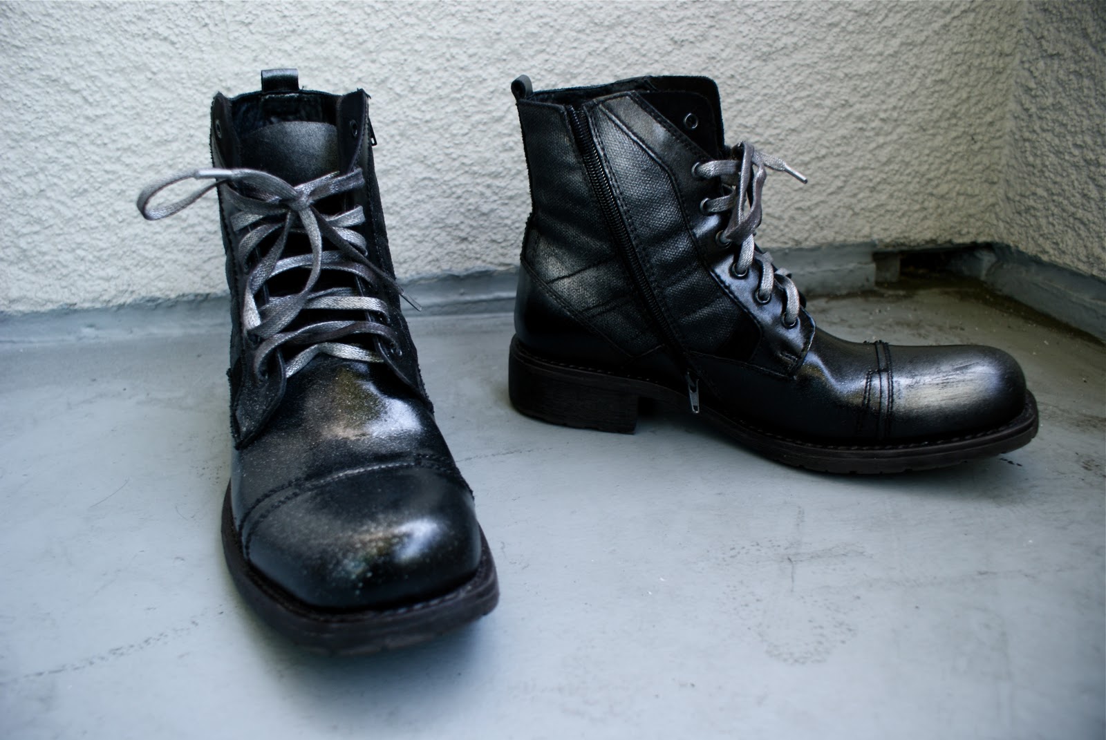 A Blog For Poor Creative People: Spray Paint Shoes