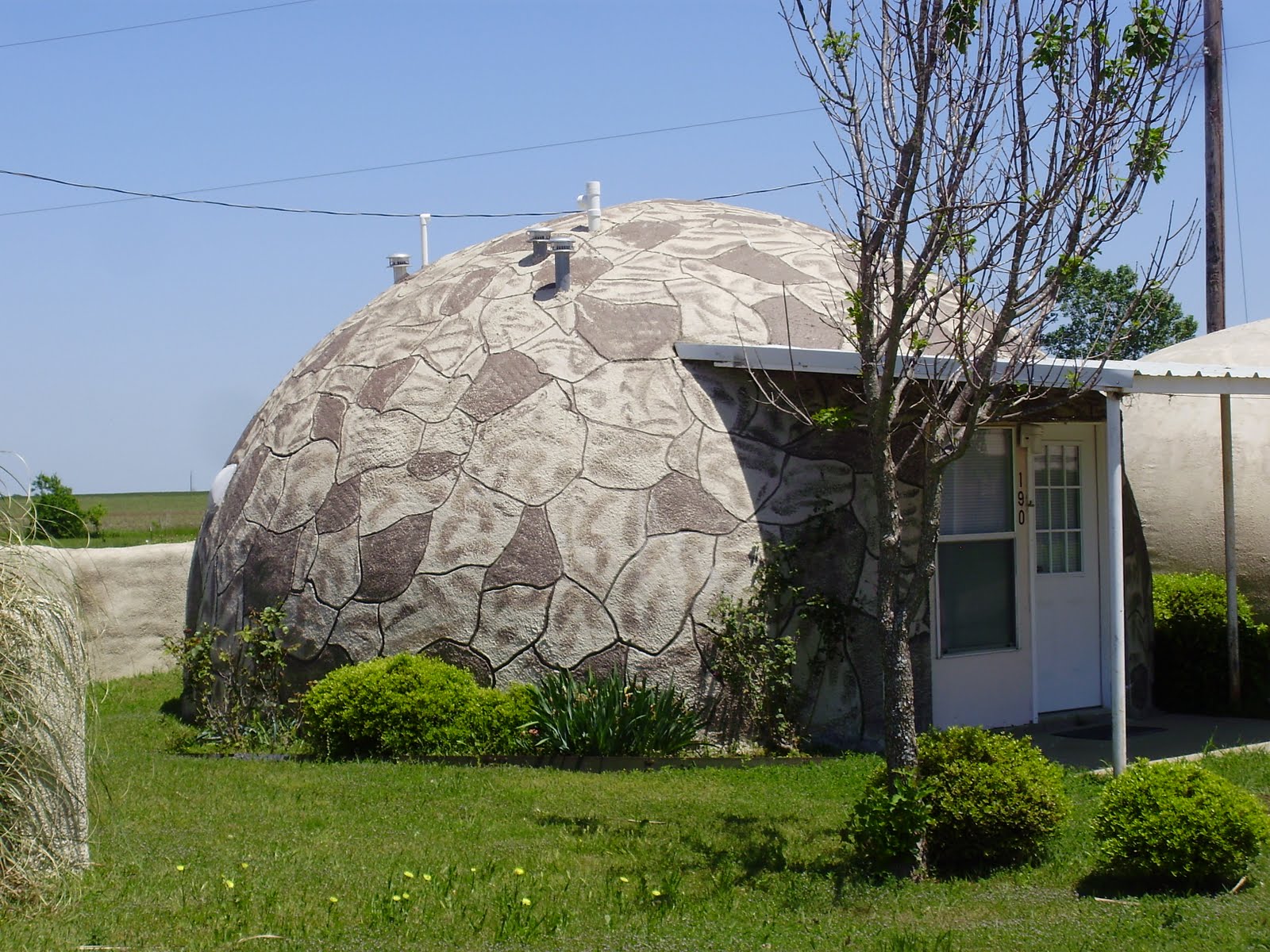 Life at 55 mph Monolithic Dome Institute in Italy, Texas (click here