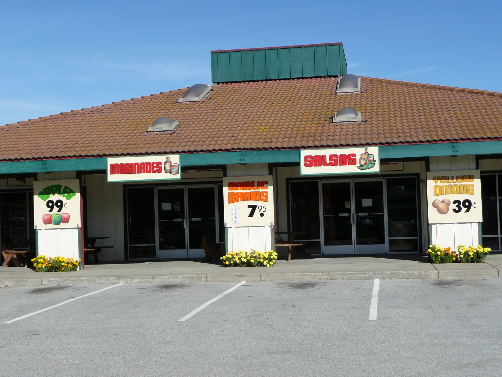 Life at 55 mph Garlic World in Gilroy, California (click here for more