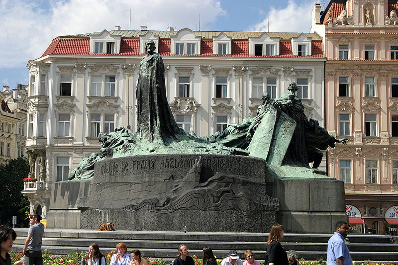 [800px-Prague_hus_statue.jpg]