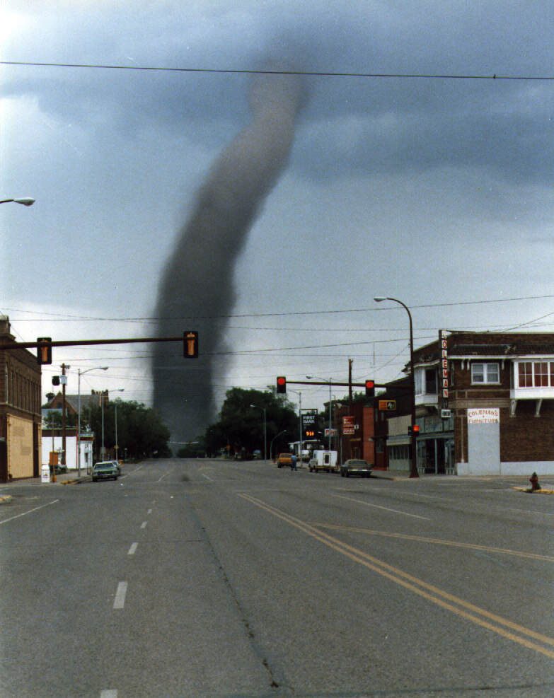 [tornado1.jpg]