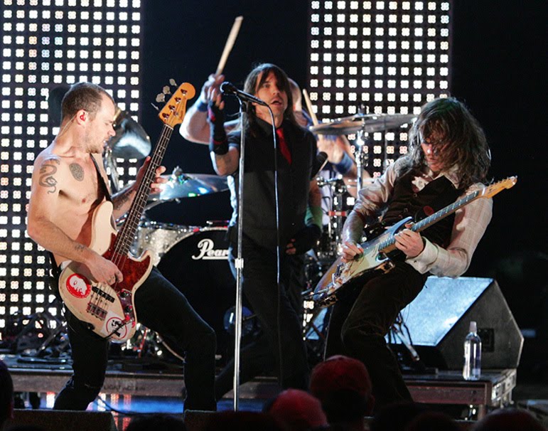 [rhcp-red-hot-chili-peppers-2867906-771-606.jpg]