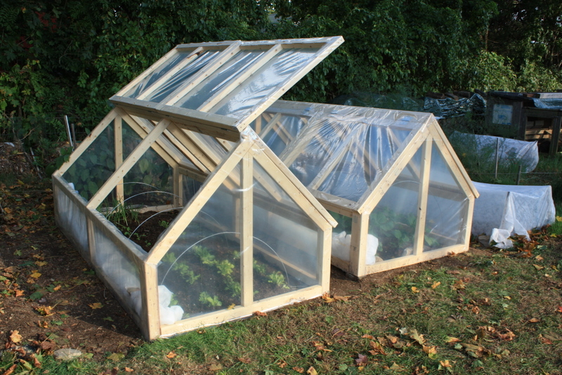 Bepa's Garden: Finishing the mini-greenhouses