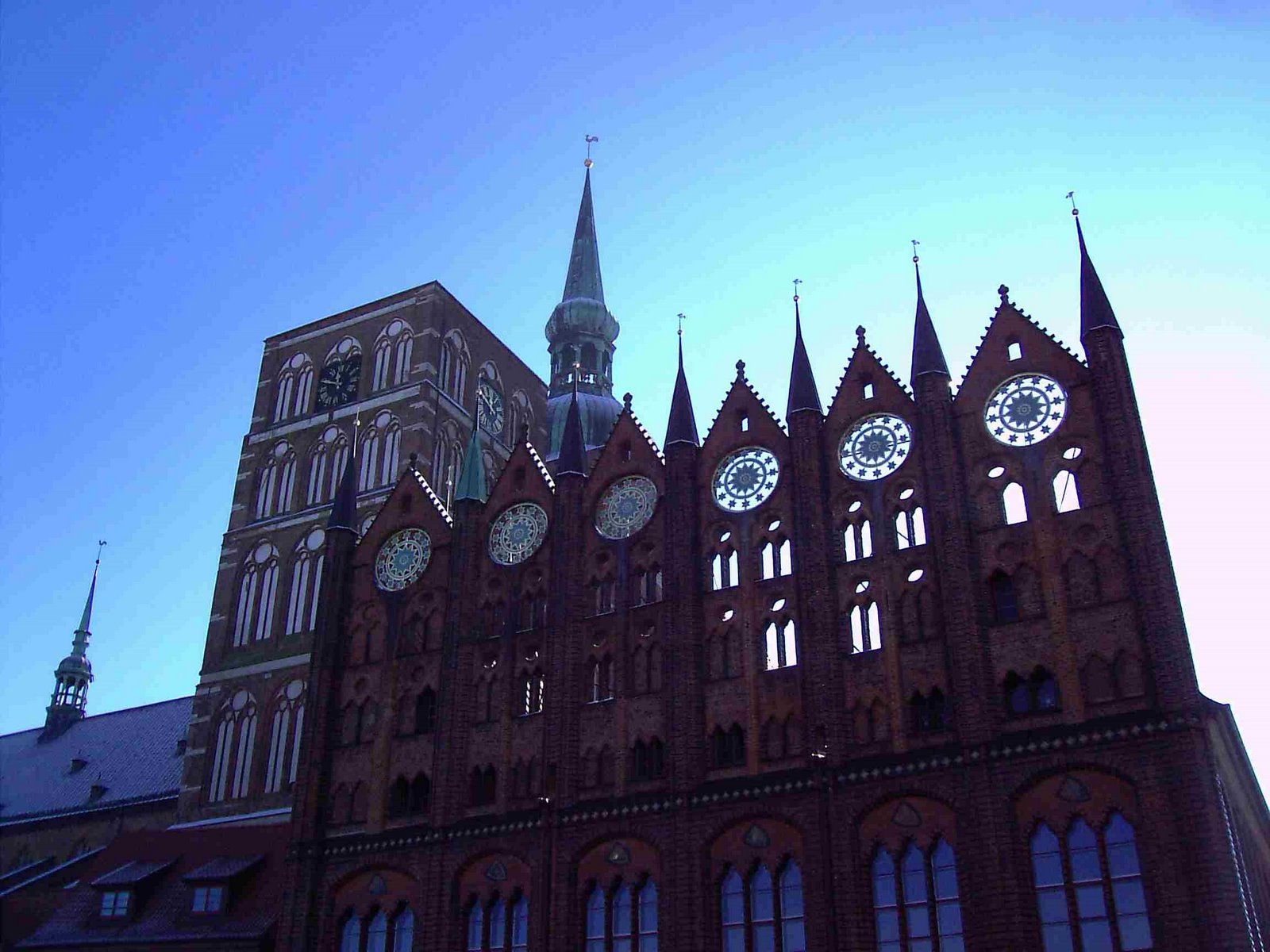 [town+hall.jpg]