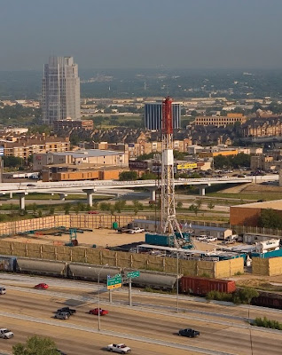 Perforacion petrolera en la ciudad