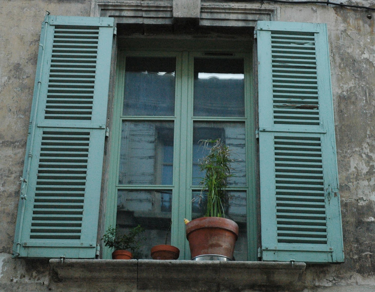 [green+shutter+window+avignon.jpg]
