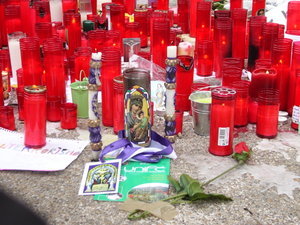[300px-Atentado11M2004Oraciones.jpg]