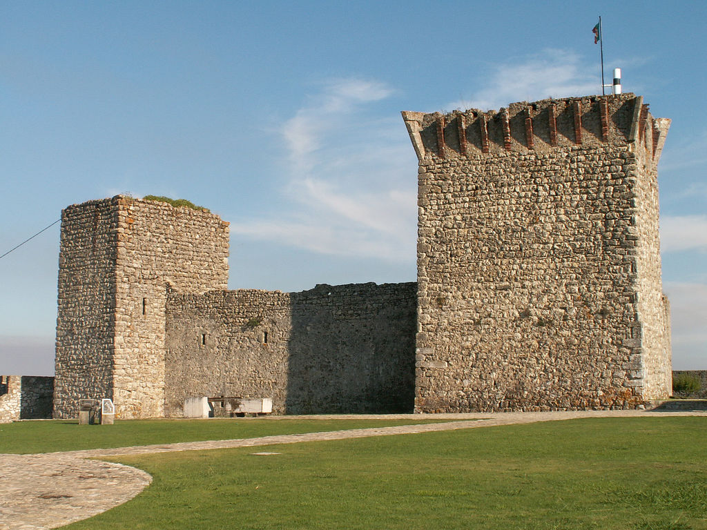 [Castelo+Ourem+42350781_0cbc0bf060_b.jpg]