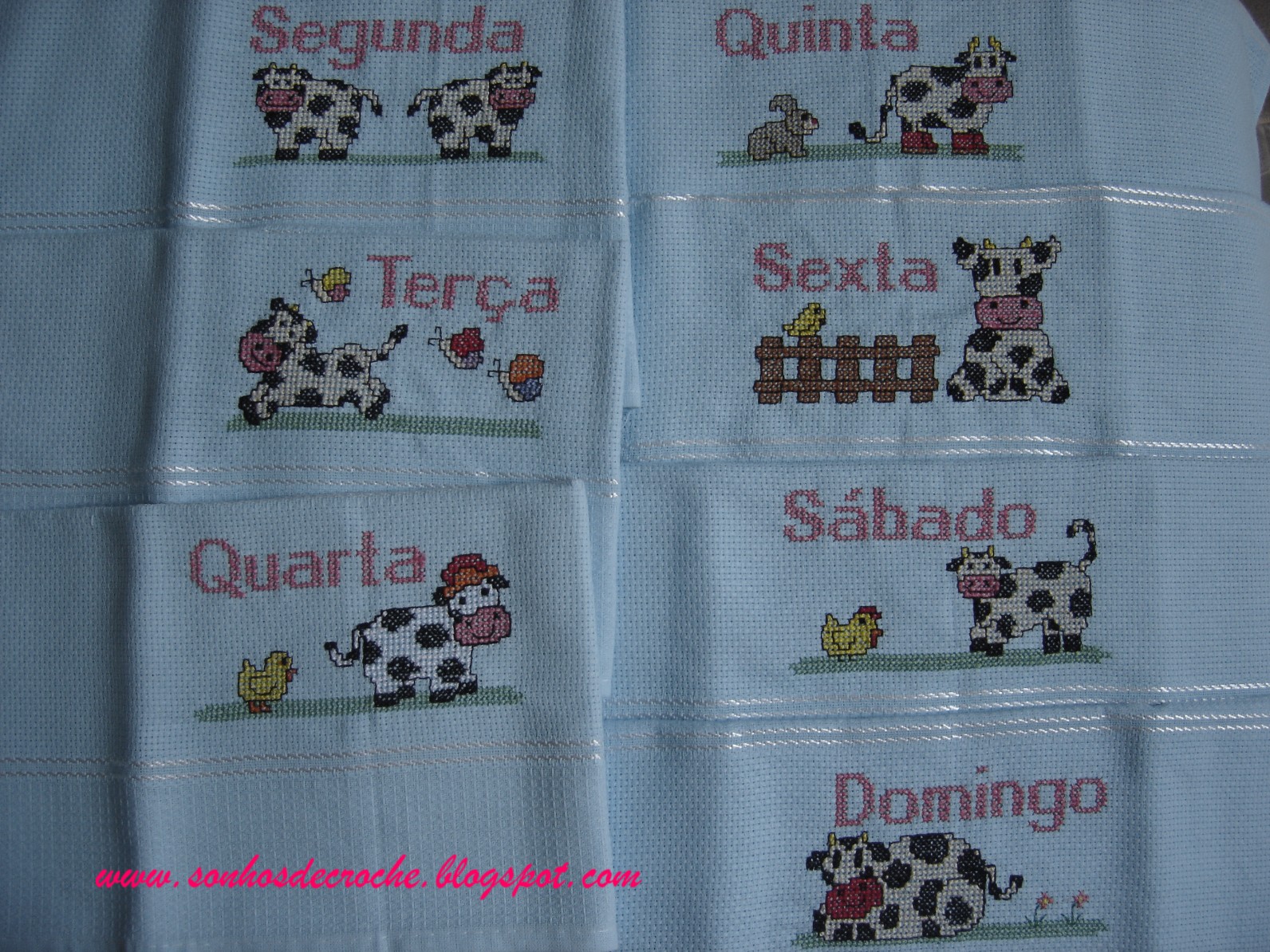 Sonhos de Crochê: Semaninhas em ponto cruz -vaquinhas e morangos