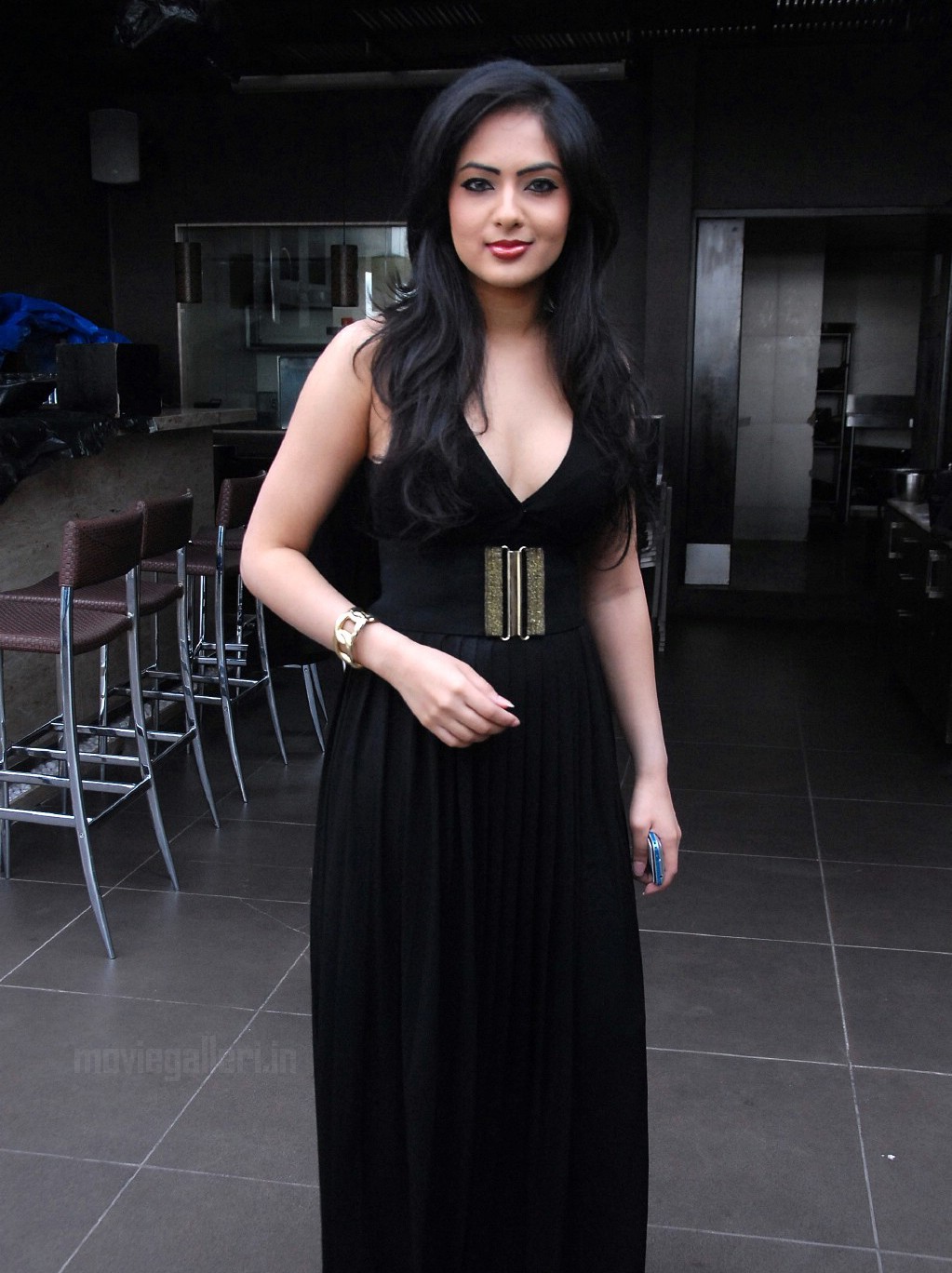 Nikesha Patel In Black Dress Sexy Stills Images ~ Hot Desi Actress Stlls
