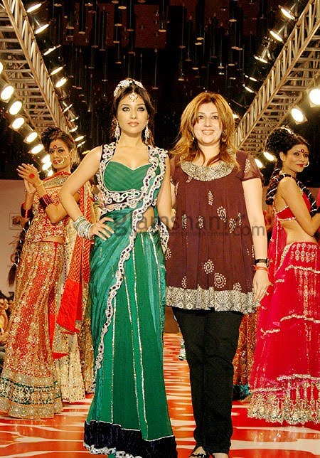 [amrita-rao-walks-ramp-02.jpg]