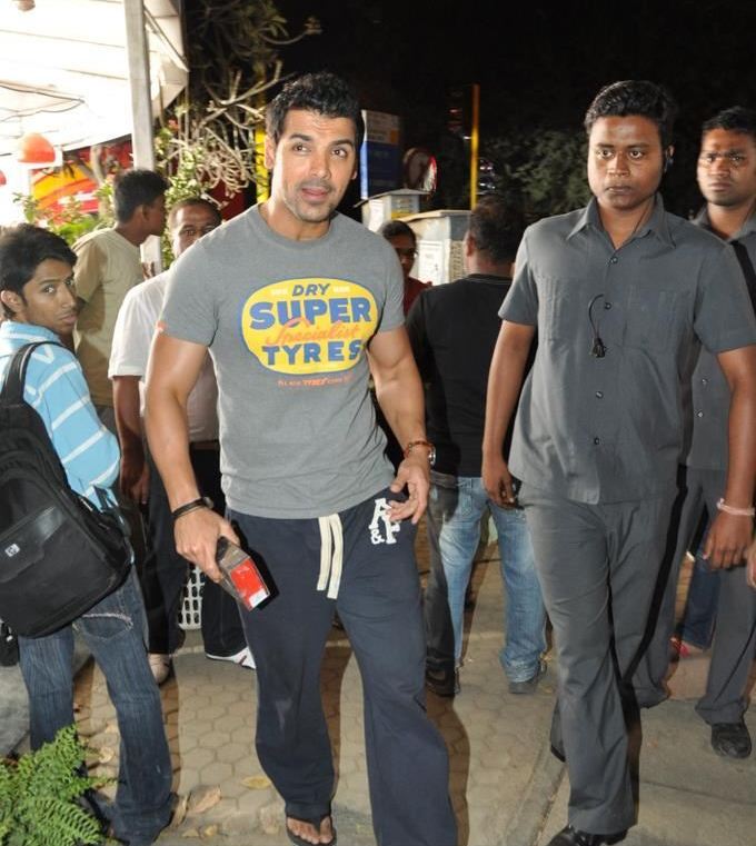 [John%20&%20Abhay%20shoot%20for%20LG%20mobiles%20Ad%20-%20inditop_com%201.jpg]