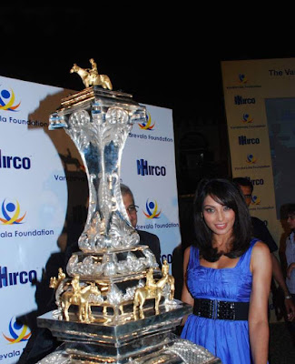 Bipasha Basu Launches Vandrevala Foundation Race Trophy